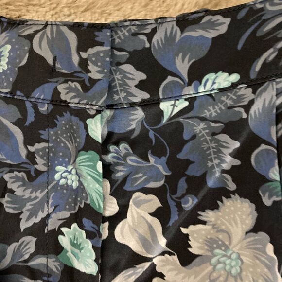 : : BURBERRY Floral Shorts : : - Picture 9 of 14